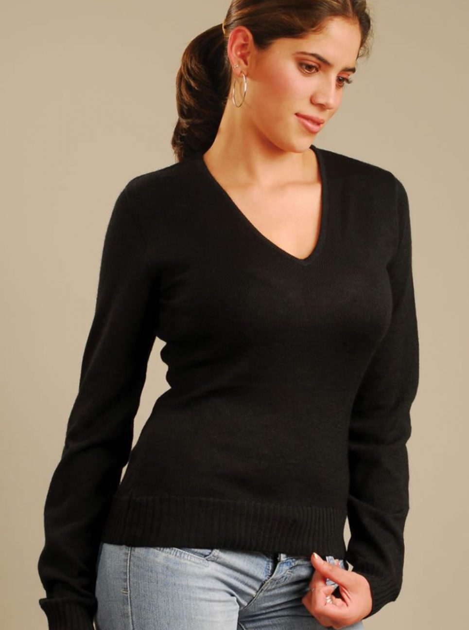 Alpaca sweater for woman with V Neck and Long Sleeves